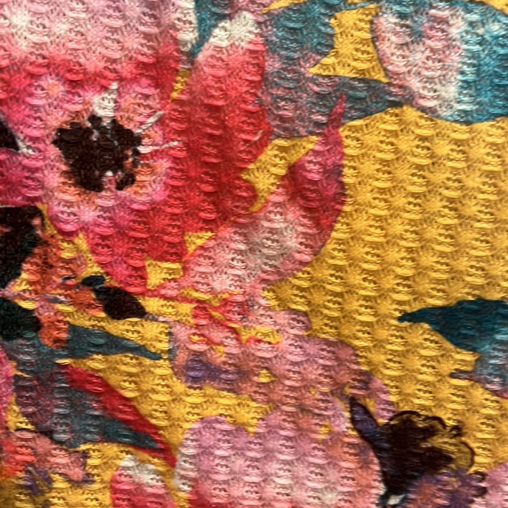 UMGEE LARGE SUPER CUTE TOP! Great colors! - Picture 2 of 5